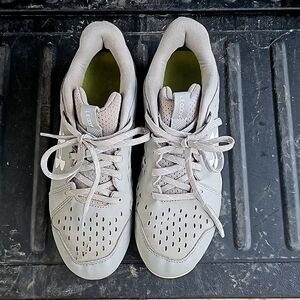 BOYS GRAY UNDER ARMOUR LEADOFF LOW RM JR SHOES CLEATS SZ 6 YOUTH